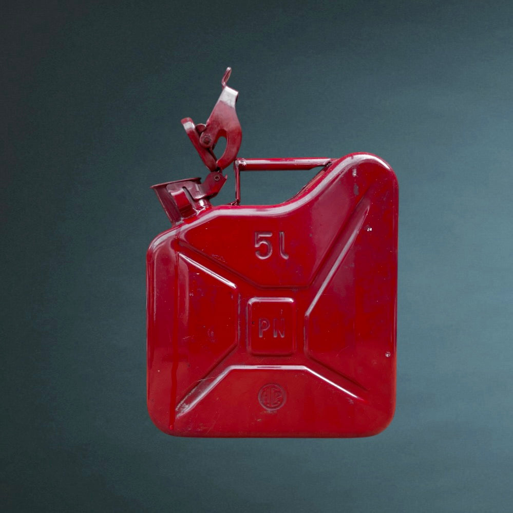 Jerrycan vintage P.N. métal rouge 5L avec bec verseur bidon essence ancien années 70