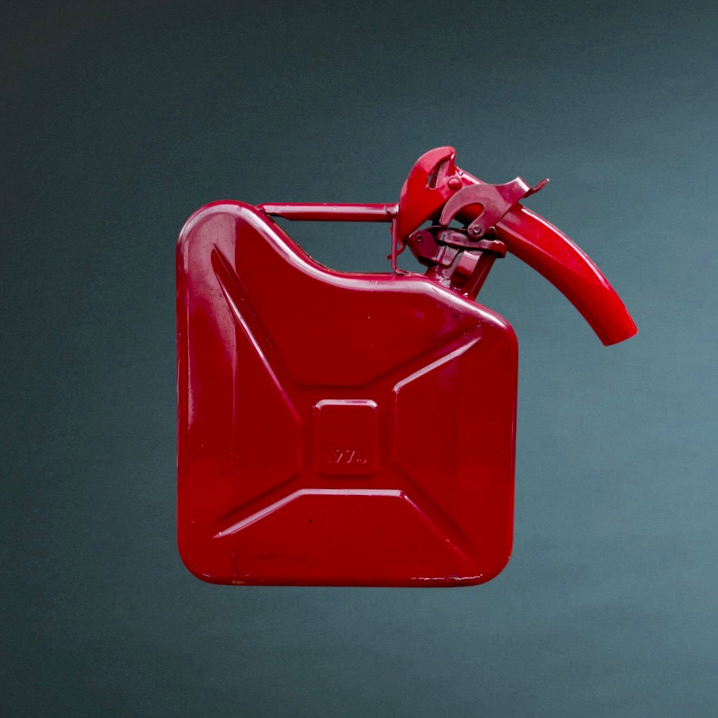 Jerrycan vintage métal rouge 5L avec bec verseur