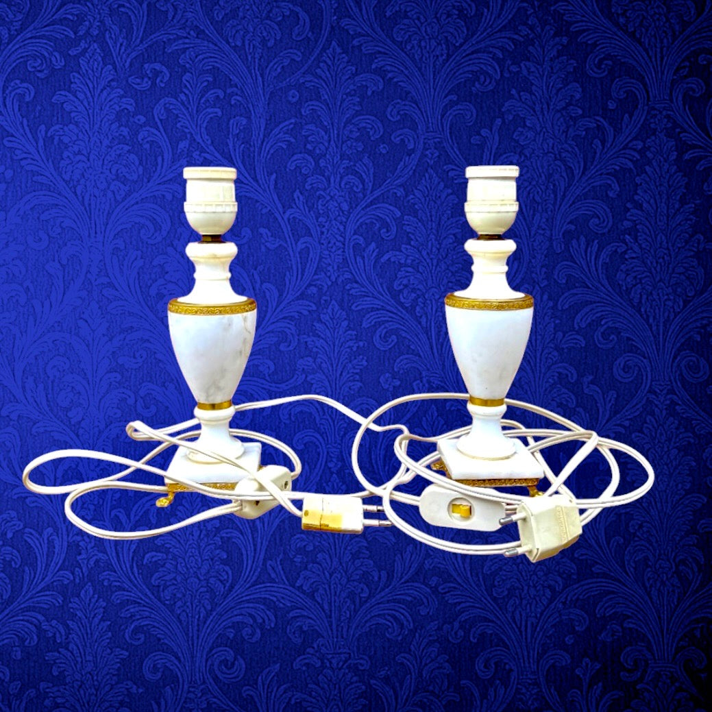 Paire de pieds de lampe en albâtre et laiton doré vintage
