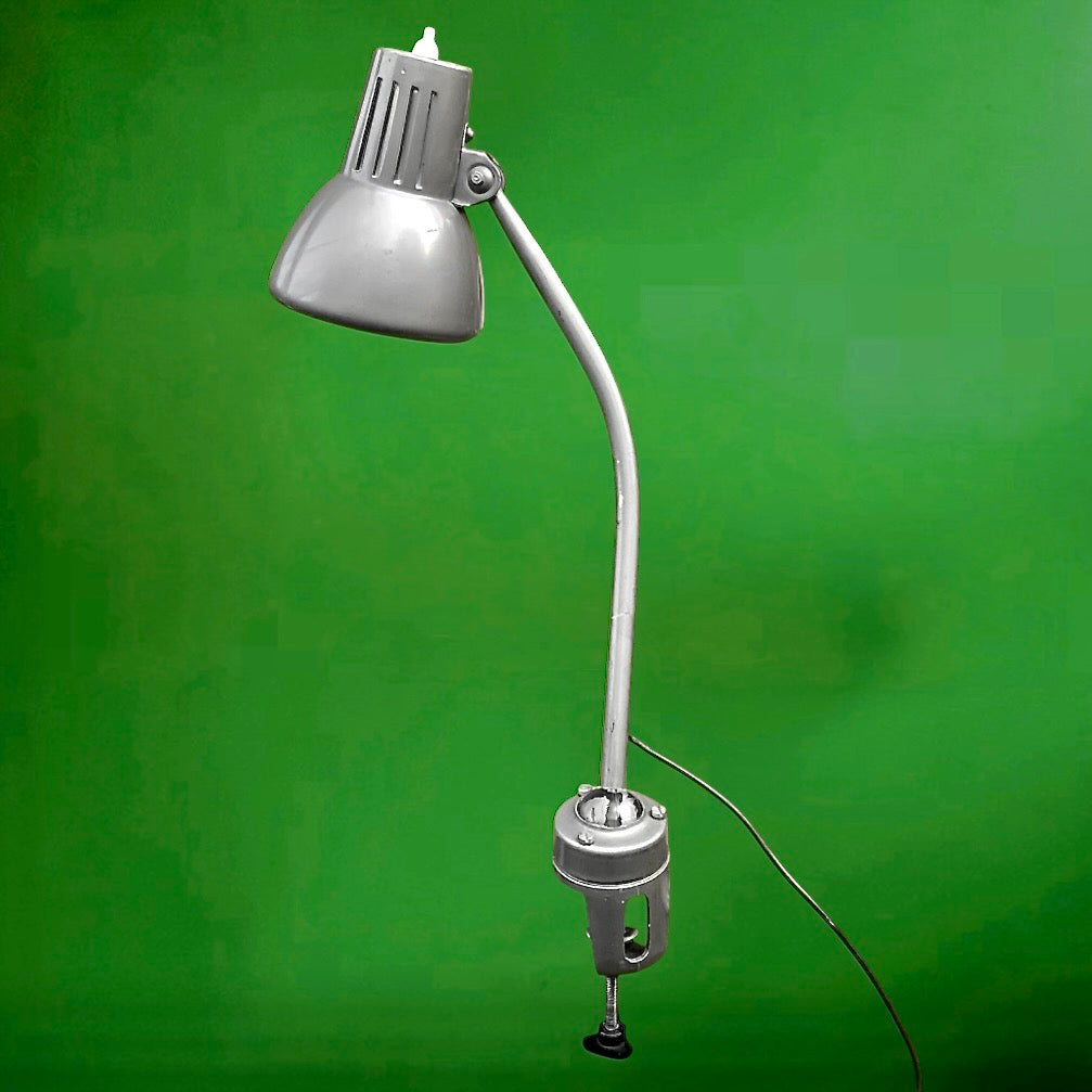Lampe de bureau industrielle Emmedi gris métal à étau
