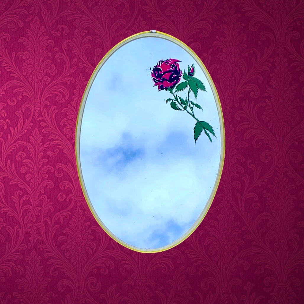 Miroir mural ovale vintage doré décor rose années 50
