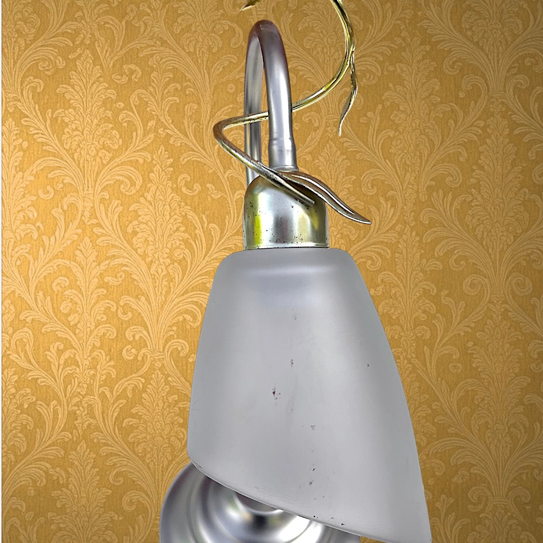 Lampe col de cygne vintage Massive métal argenté et doré verre dépoli années 70
