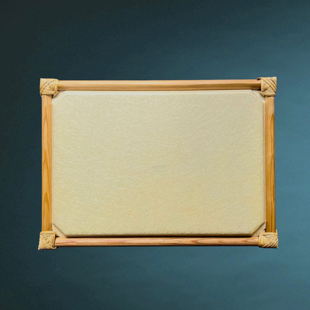 Plateau ancien en fibre de verre – Cadre en bambou et rotin – Décor oiseaux