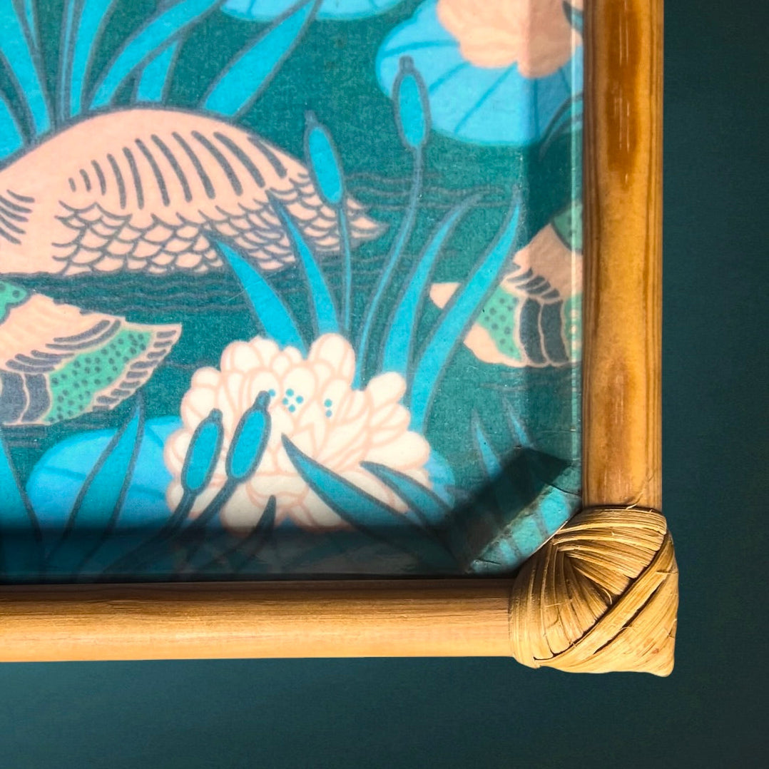 Plateau ancien en fibre de verre – Cadre en bambou et rotin – Décor oiseaux