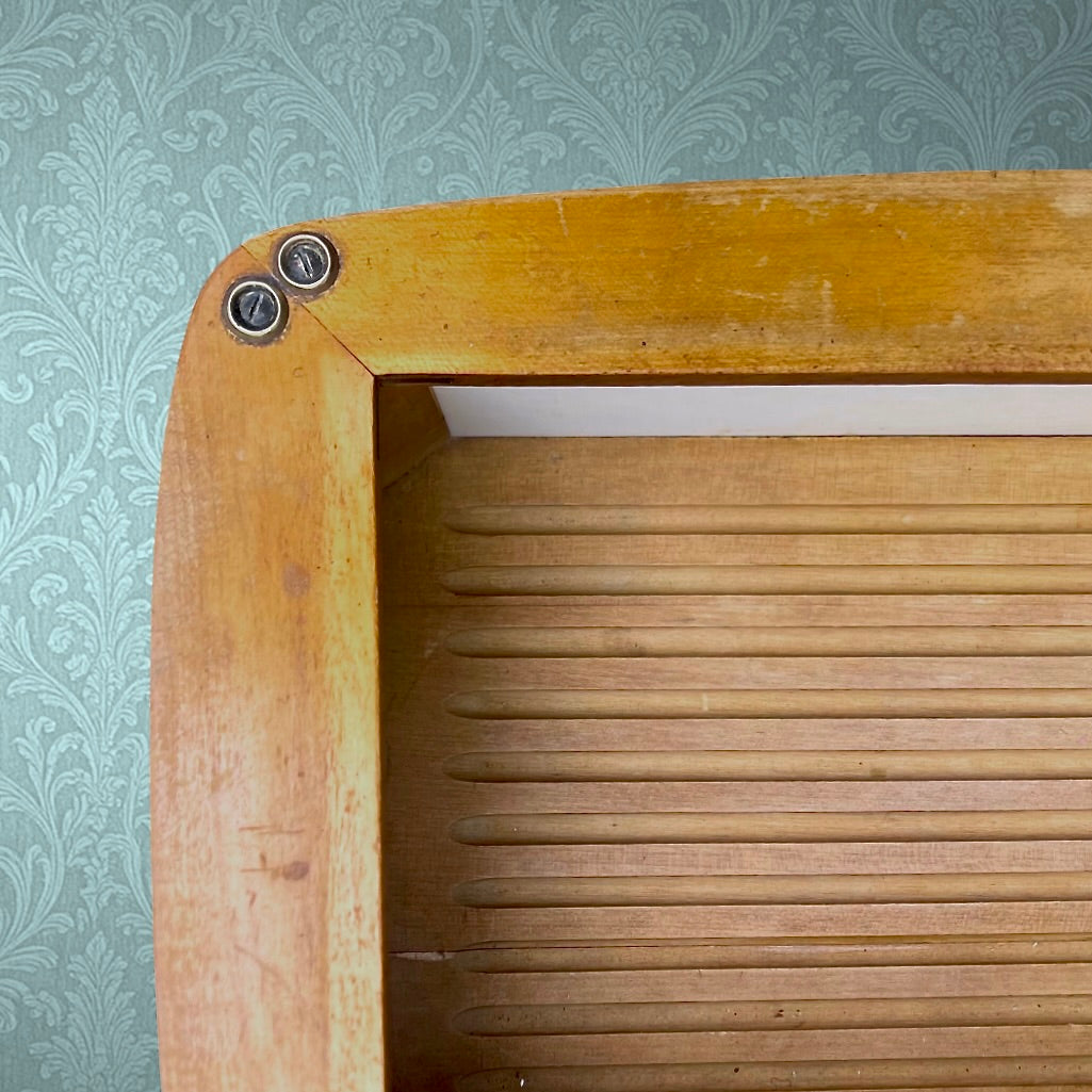 Boîte a pain ancienne en bois et céramique – Motif floral – Allemagne - Années 50