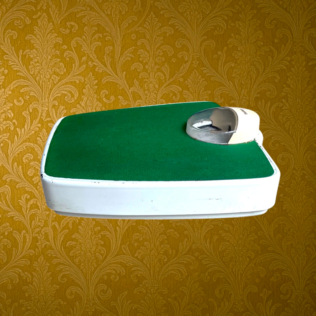 Pèse-personne Krups mécanique – métal blanc et surface verte – fabrication Irlande – années 70
