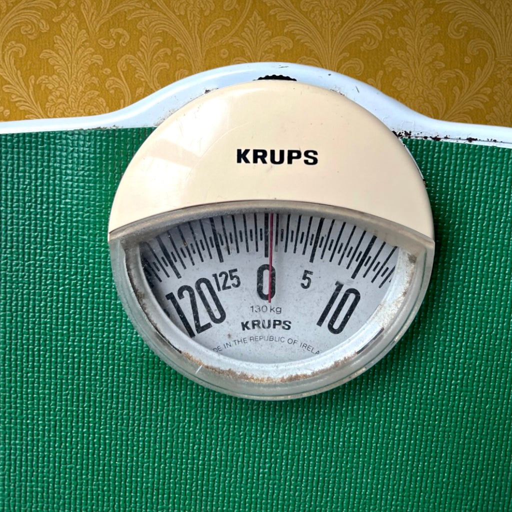 Pèse-personne Krups mécanique – métal blanc et surface verte – fabrication Irlande – années 70