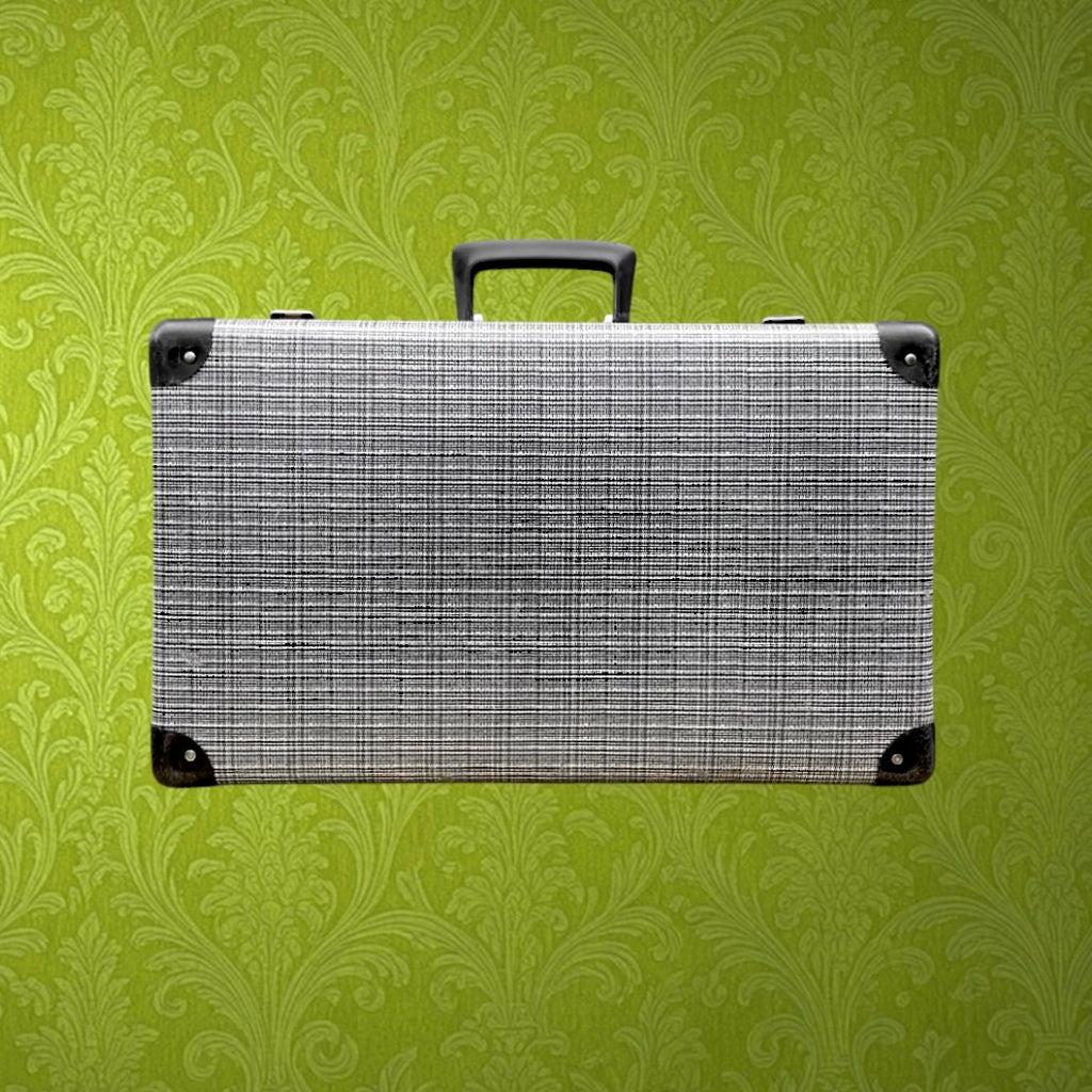 Valise ancienne en carton enduit – motif noir et blanc – intérieur à carreaux – années 60