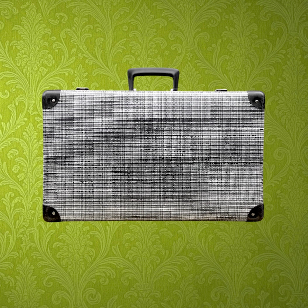 Valise ancienne en carton enduit – motif noir et blanc – intérieur à carreaux – années 60