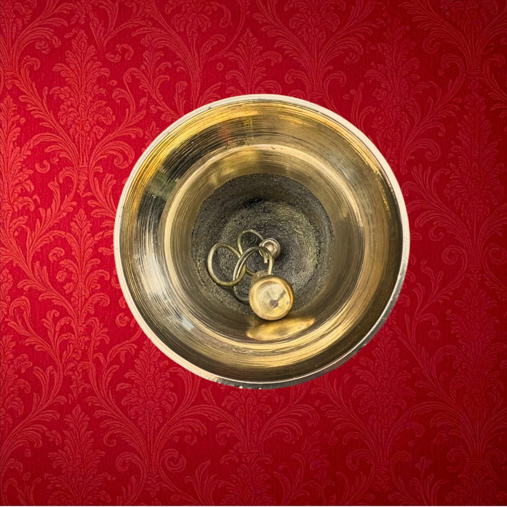 Cloche ancienne en laiton poli – petite cloche de table – années 60