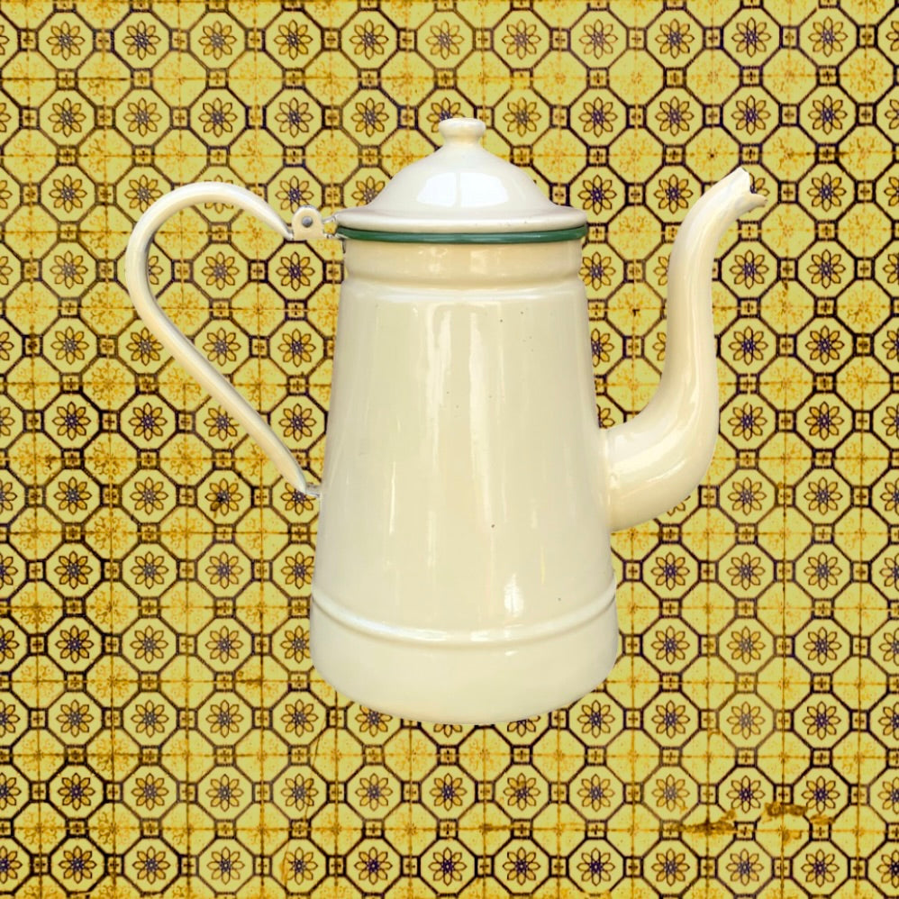 Cafetière ancienne en tôle émaillée crème liseré vert – années 30 40