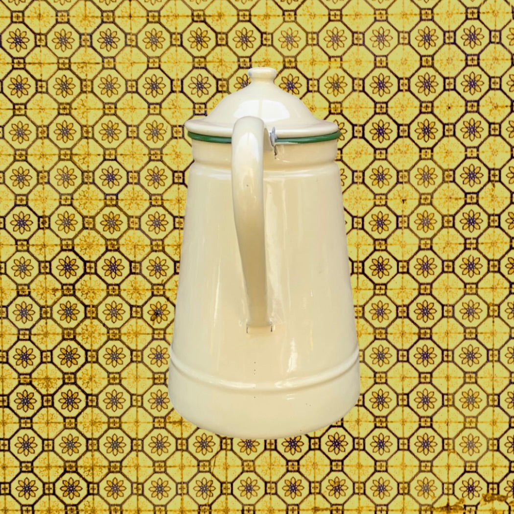 Cafetière ancienne en tôle émaillée crème liseré vert – années 30 40