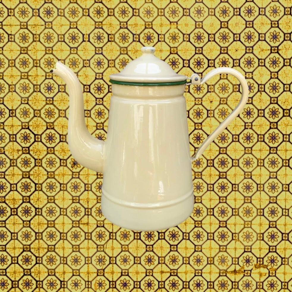 Cafetière ancienne émaillée crème