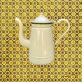 Cafetière ancienne émaillée crème