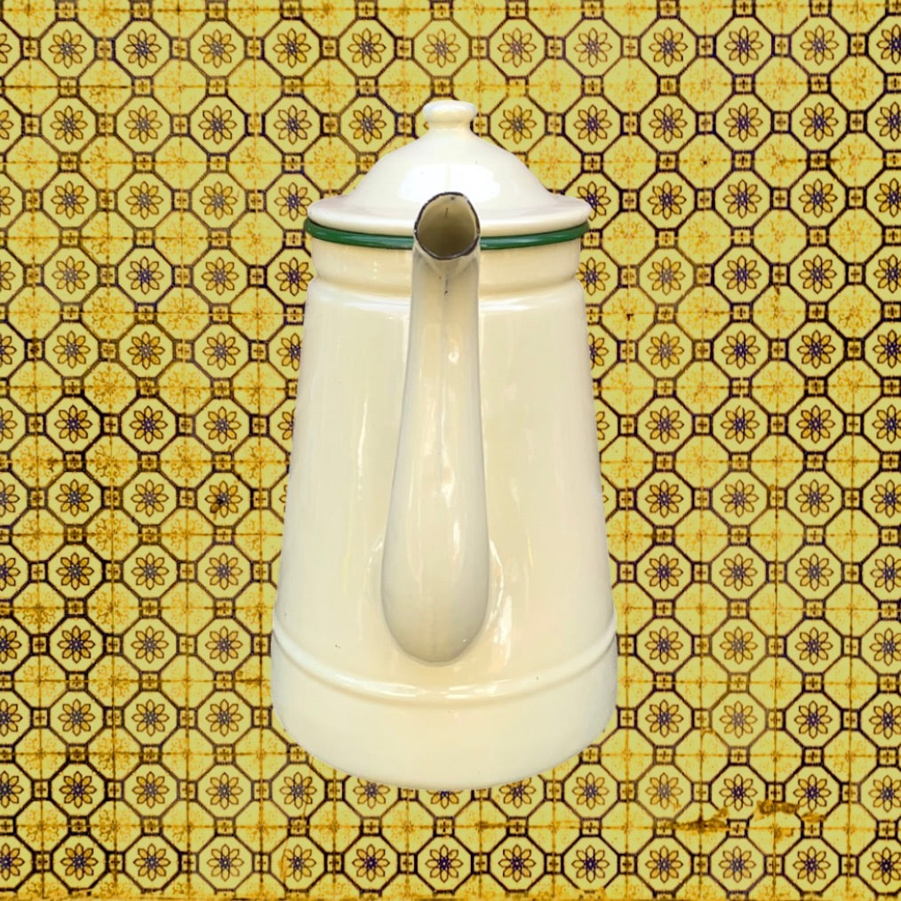 Cafetière ancienne en tôle émaillée crème liseré vert – années 30 40