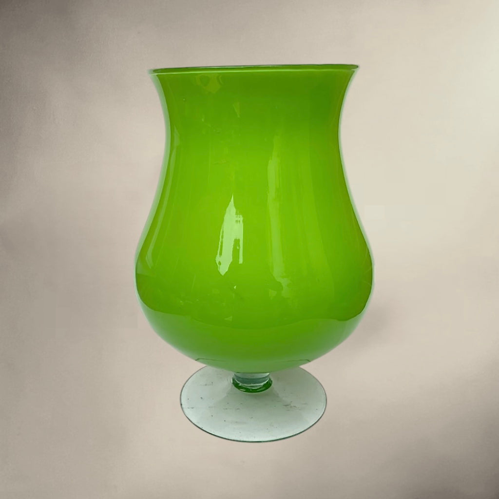 Vase Ancien Verre Soufflé Vert Pomme Sur Pied Forme Calice Années 70