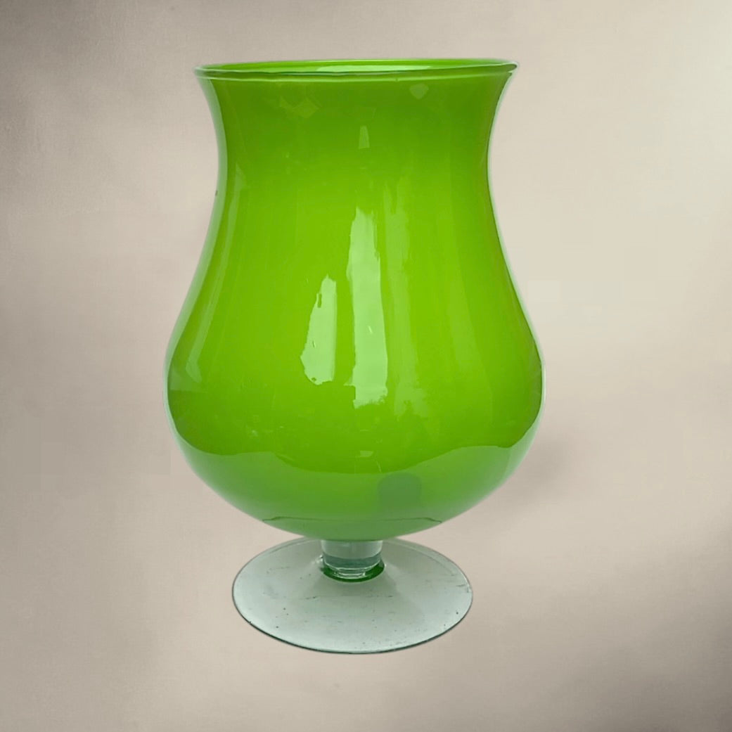 Vase Ancien Verre Soufflé Vert Pomme Sur Pied Forme Calice Années 70
