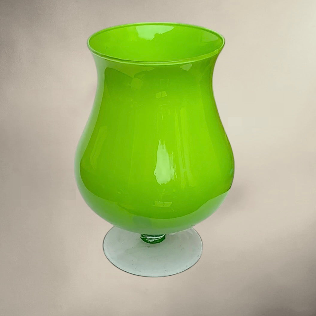 Vase Ancien Verre Soufflé Vert Pomme Sur Pied Forme Calice Années 70