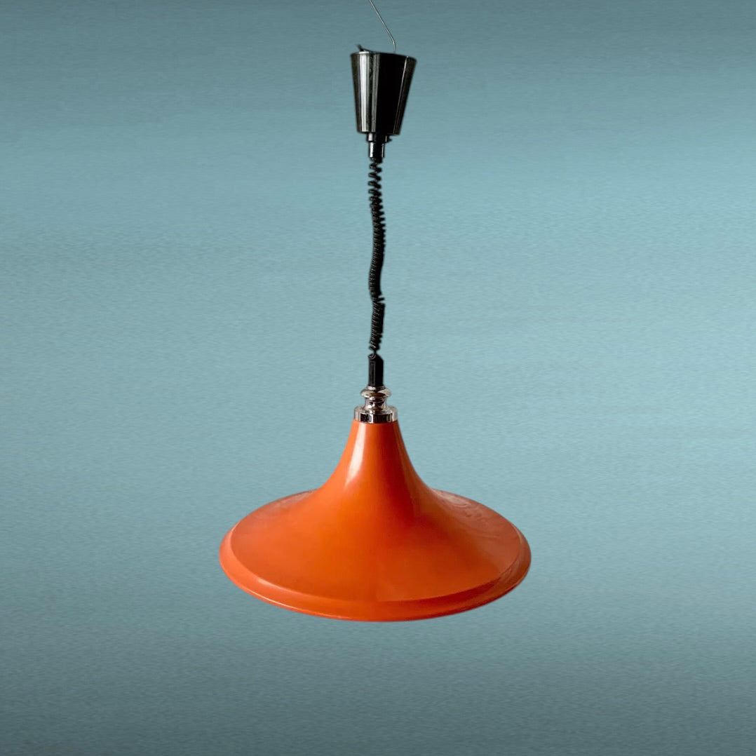 Suspension Space Age monte et baisse orange en métal laqué