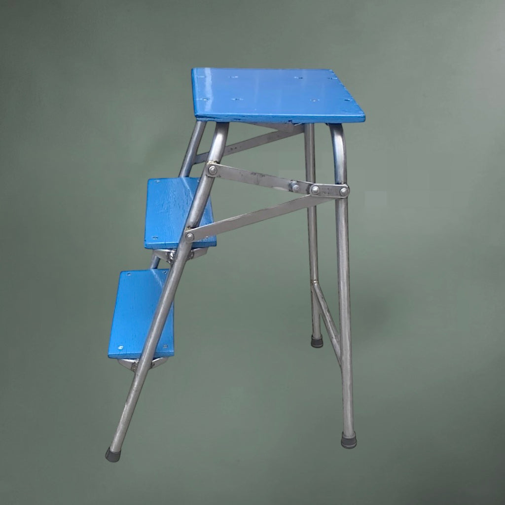 Escabeau pliant bleu bois et métal années 60
