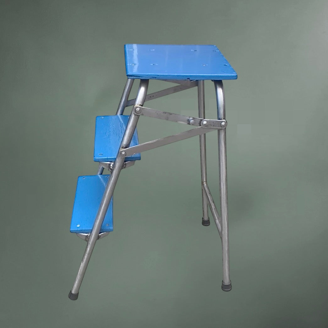 Escabeau pliant bleu bois et métal années 60
