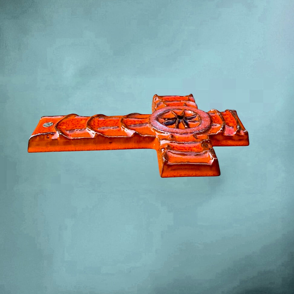 Croix Murale En Céramique Vernissée Rouge Motif Étoile Années 70
