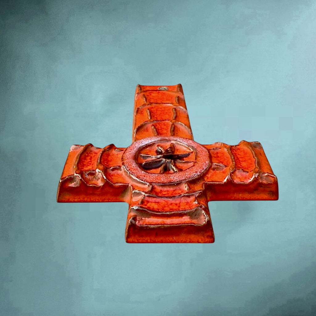 Croix Murale En Céramique Vernissée Rouge Motif Étoile Années 70