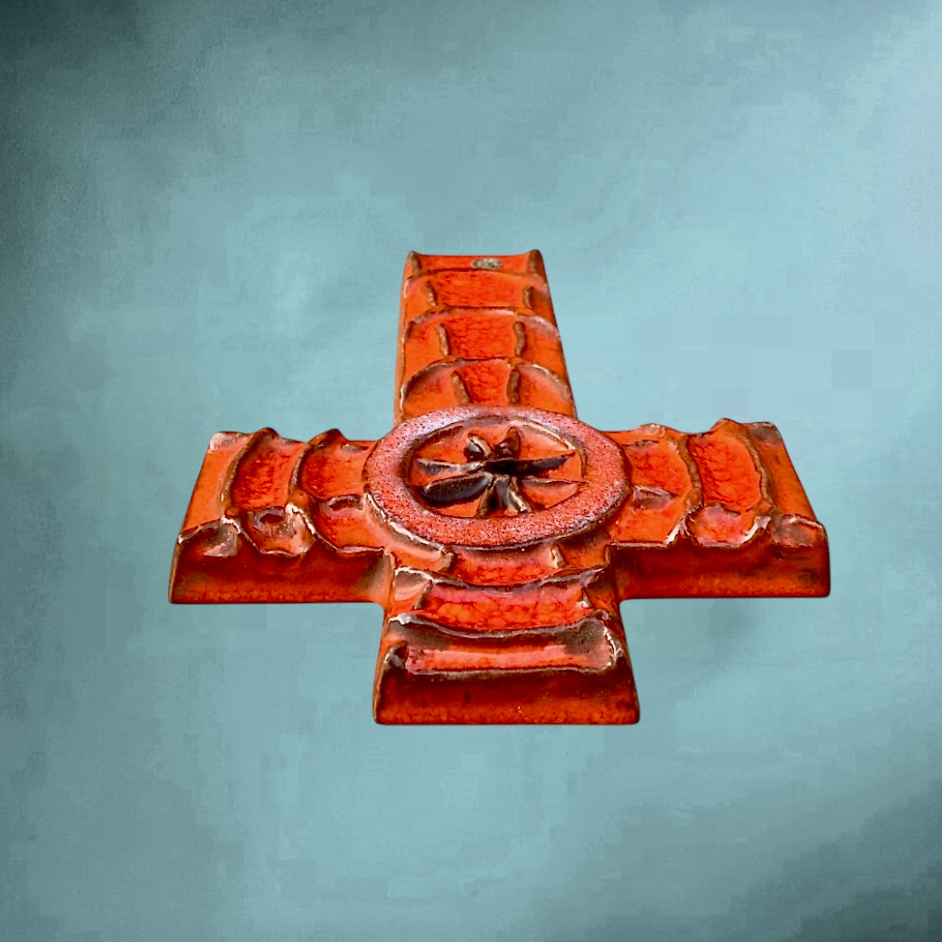 Croix Murale En Céramique Vernissée Rouge Motif Étoile Années 70