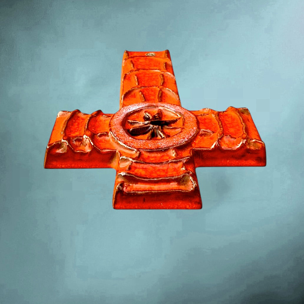 Croix Murale En Céramique Vernissée Rouge Motif Étoile Années 70