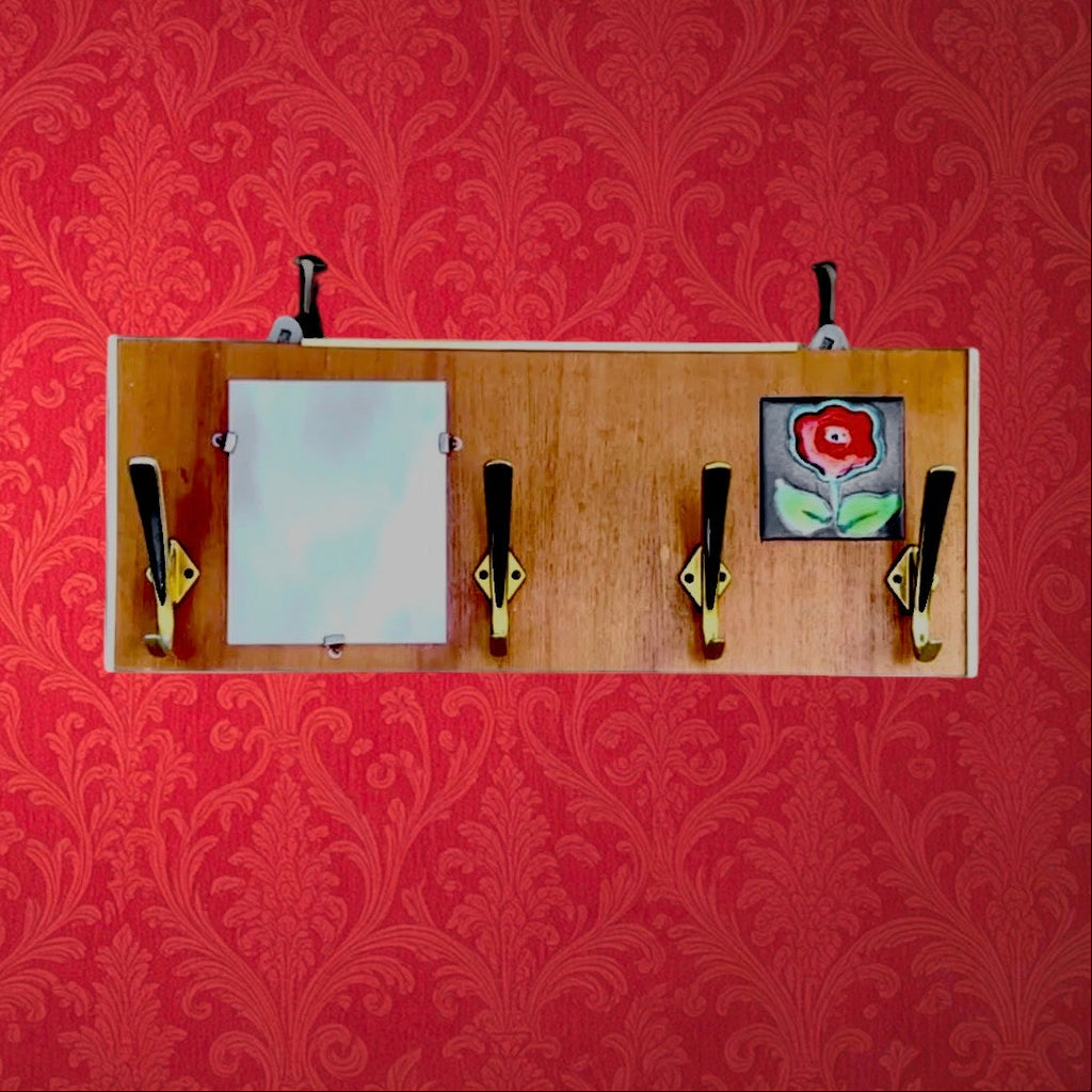 portemanteau-mural-bois-miroir-ceramique-fleur-rouge-annees60