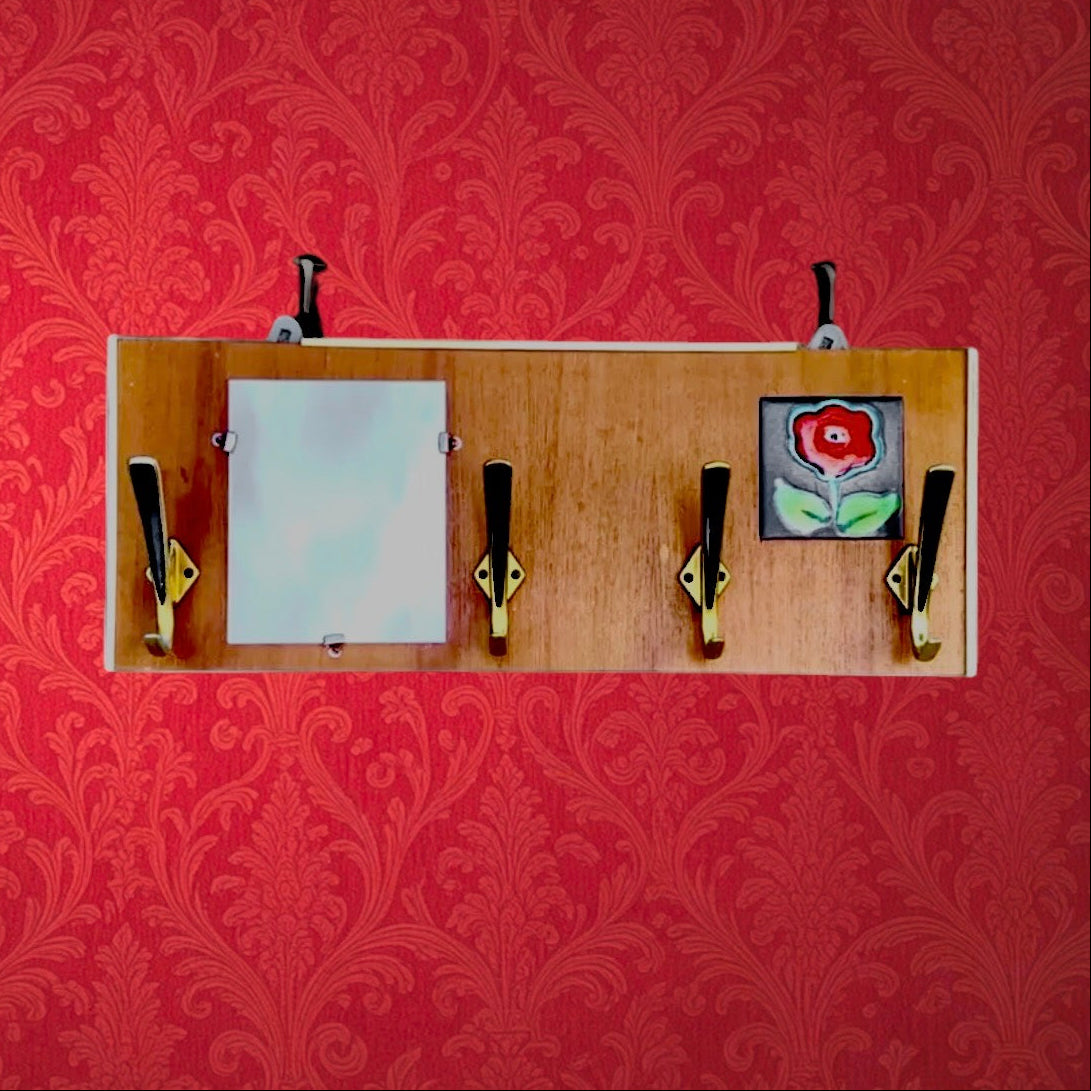 portemanteau-mural-bois-miroir-ceramique-fleur-rouge-annees60