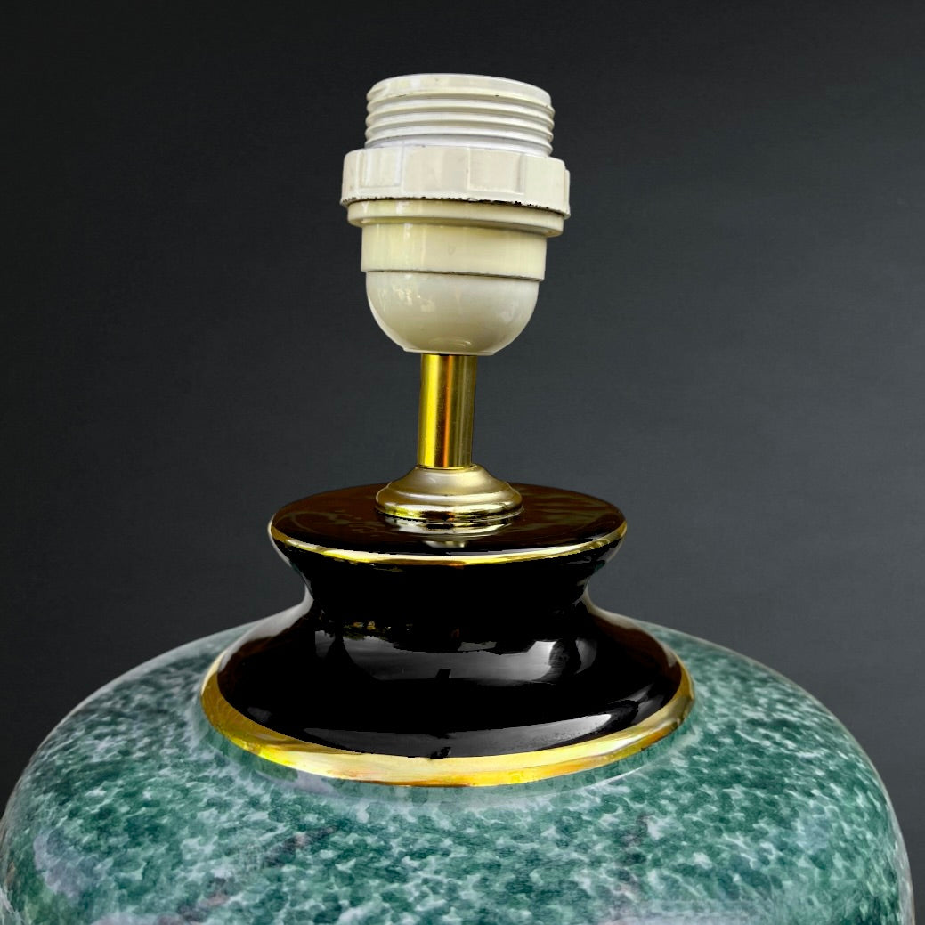 Pied de Lampe  en Céramique Verte Mouchetée Noire et Dorée Années 70 Style Hollywood Regency