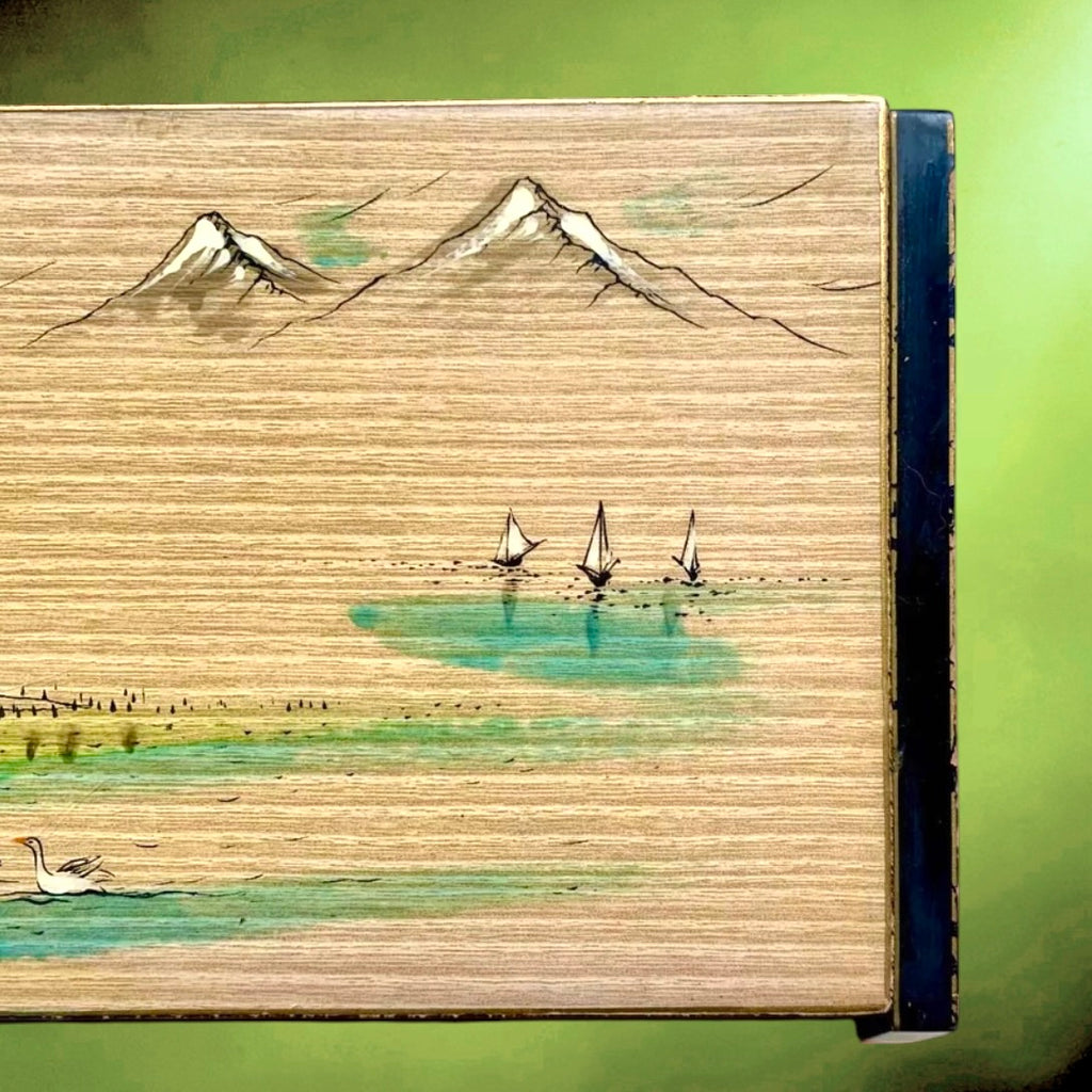 Boîte à Bijoux Musicale Japonaise en Bois Laqué Paysage Peint Main - Années 60