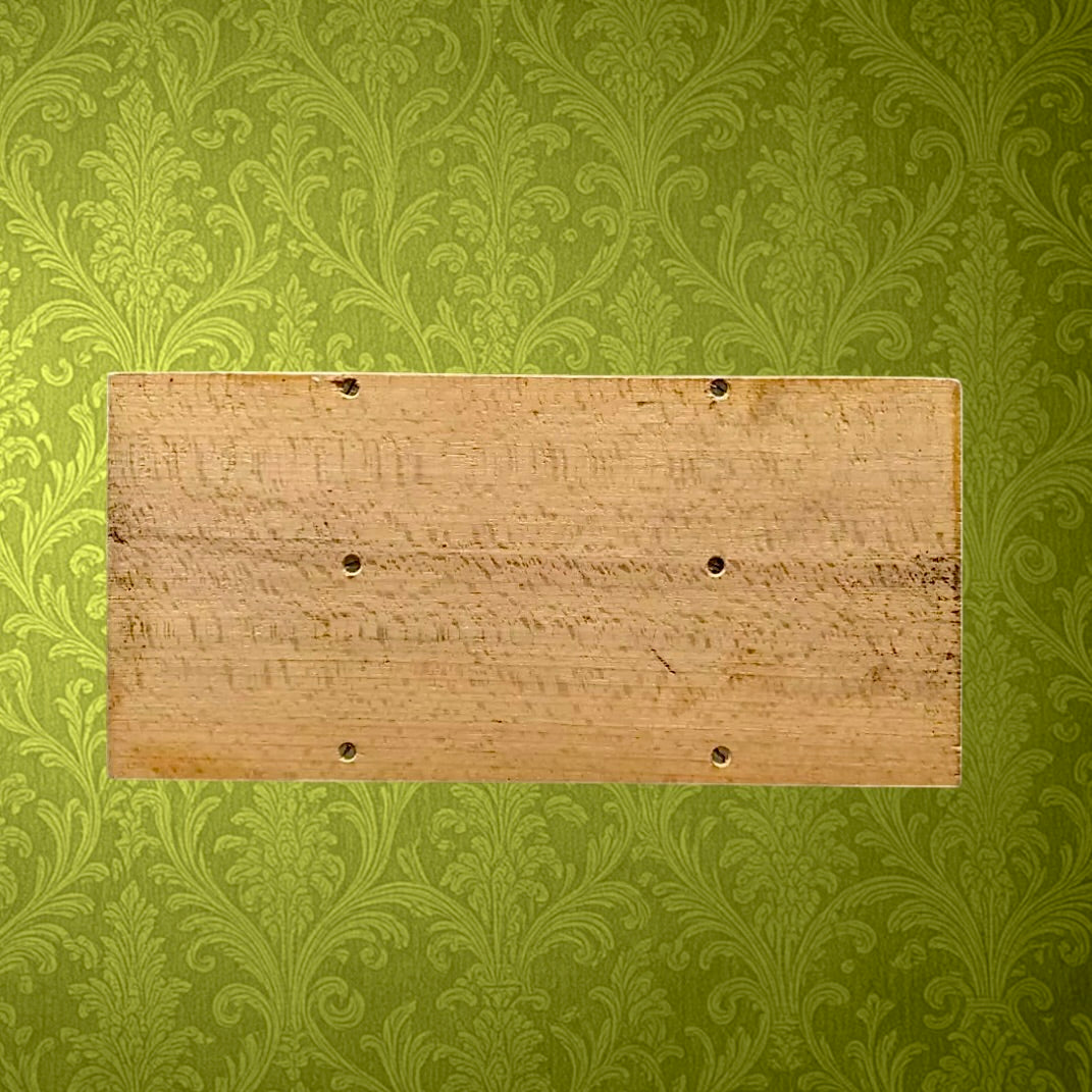 Porte-Courrier Ancien en Bois Verni Décor Floral - Années 60