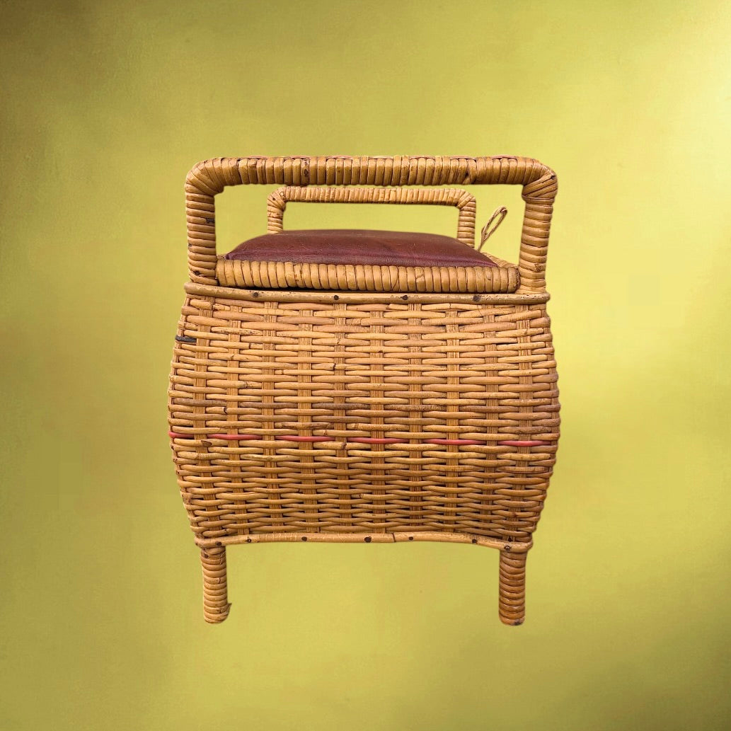 Petit Coffre en Osier et Rotin Scoubidou Assise Skaï Bordeaux Années 50 60