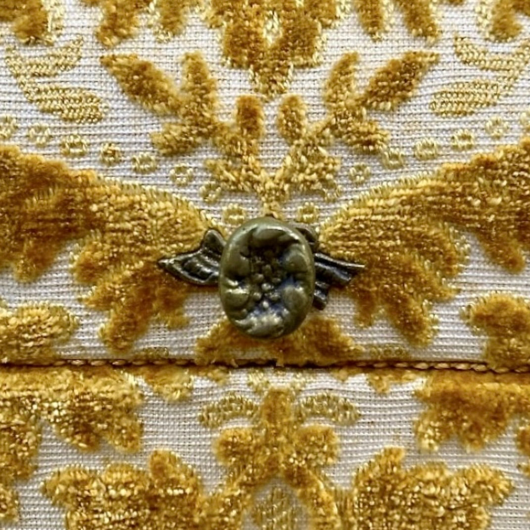 Petit Coffre Vintage en Bois Tapisserie Jaune Moutarde Couvercle Bombé Années 60