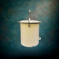 seau-aisance-emaille-blanc-casse-couvercle-anse-vintage
