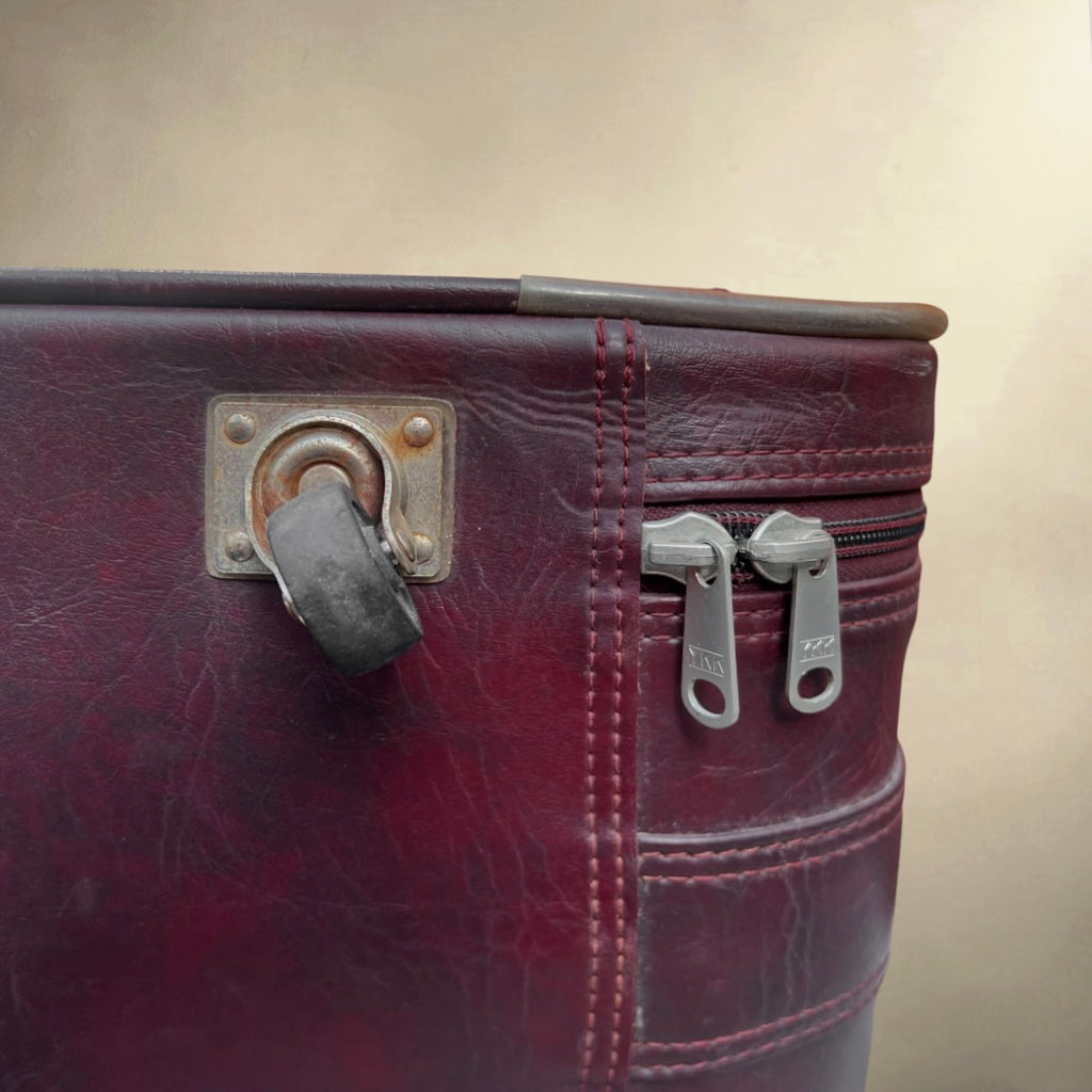 Ancienne Valise Samsonite sur Roulettes en Skaï Bordeaux Made in Belgium - Années 70