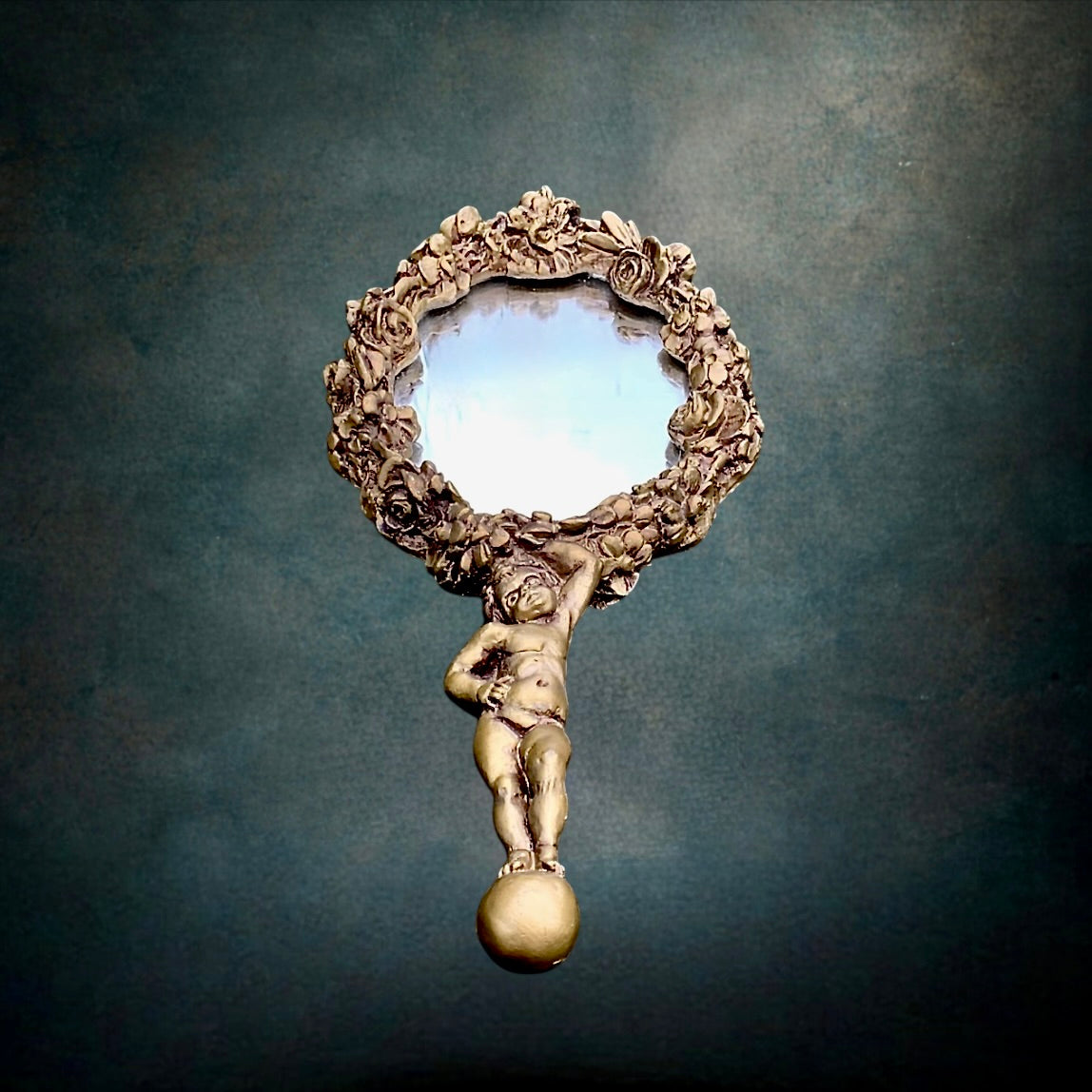 Ancien Miroir à Main - Face à Main Résine Dorée Ange Décor Floral - Années 50