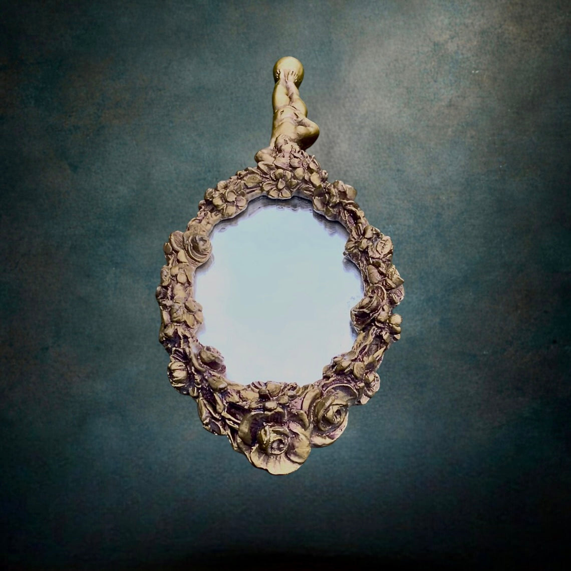 Ancien Miroir à Main - Face à Main Résine Dorée Ange Décor Floral - Années 50