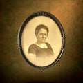 cadre-ovale-ancien-bois-sculpte-portrait-fusain
