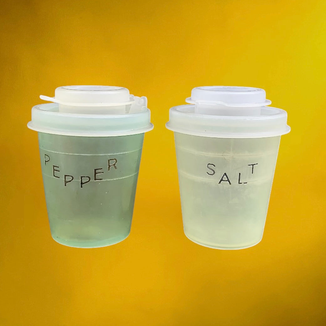 Ensemble Salière Poivrière Tupperware Style Atomique sur Support Plastique Blanc - Années 70