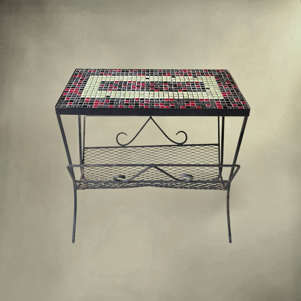 Table d’appoint porte-revues fer forgé plateau mosaïque années 60
