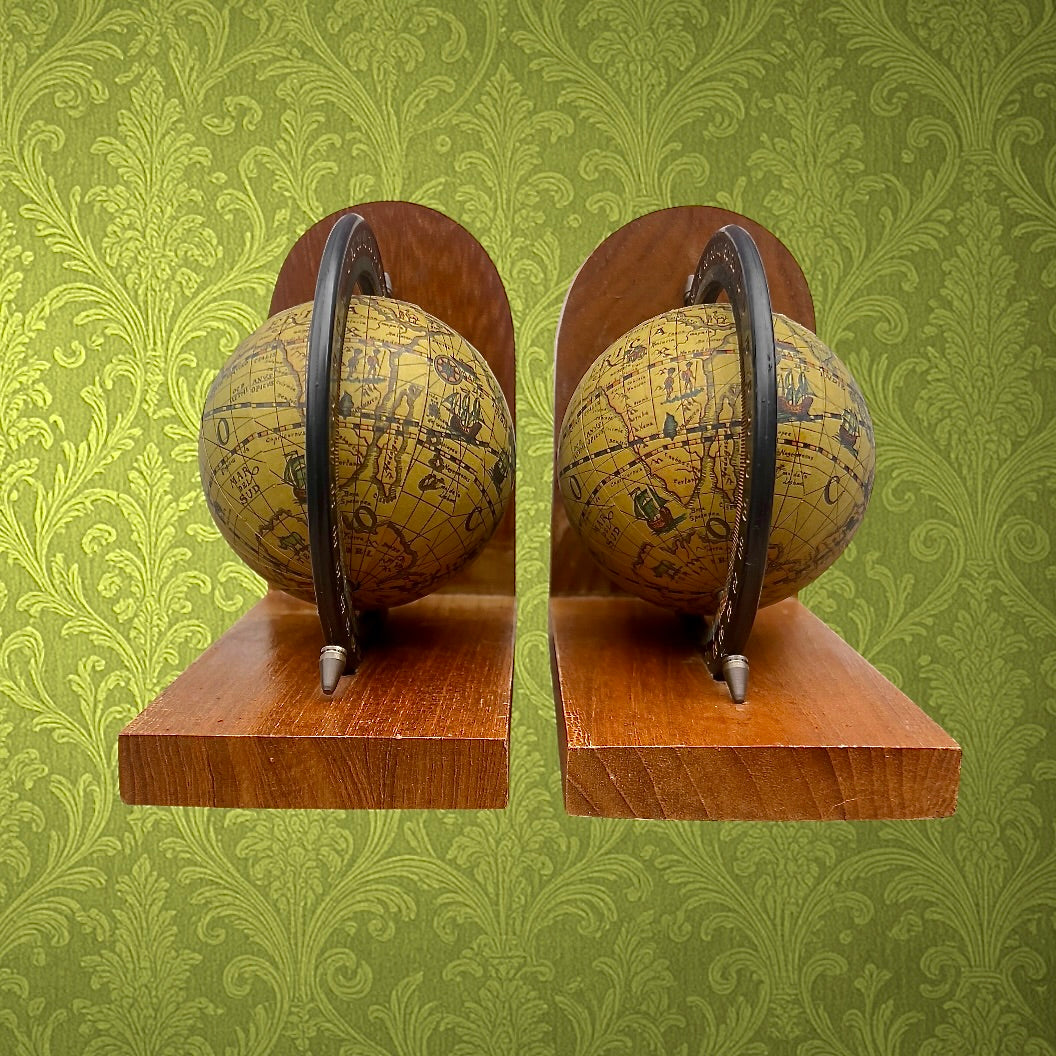 Paire de Serre-Livres en Bois avec Globes Terrestres et Anneaux Gradués - Années 50 60