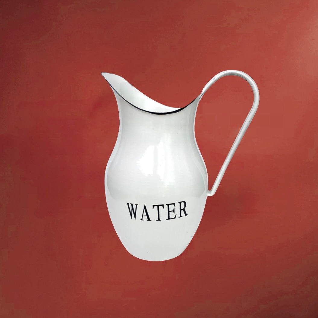 Pichet à Eau en Tôle Émaillée Blanche Inscription Water – Années 60
