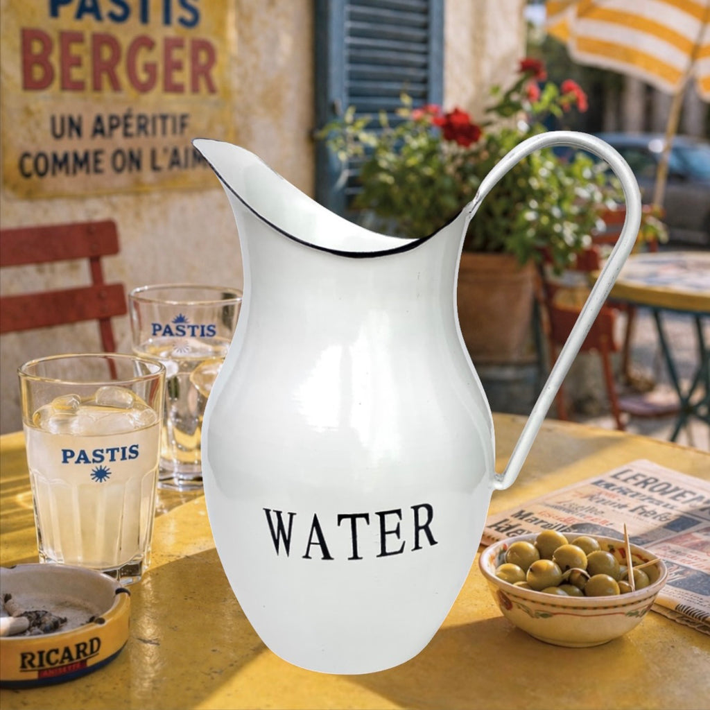 Pichet à Eau en Tôle Émaillée Blanche Inscription Water – Années 60