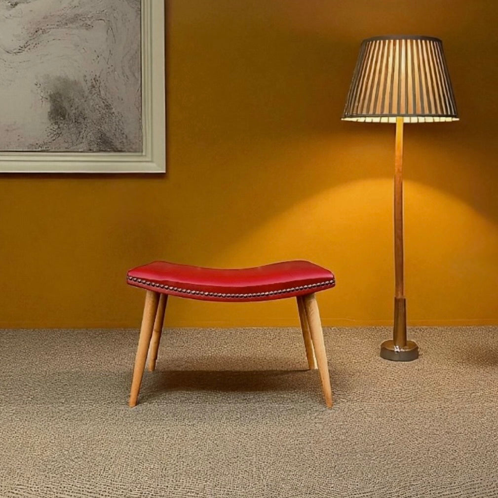 Repose-pied Scandinave Skaï Rouge Pieds Compas Bois Verni Clous Décoratifs - années 50 60