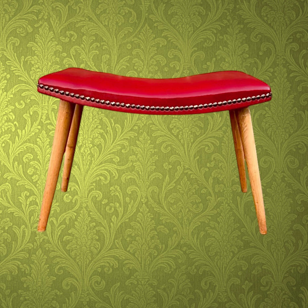Repose-pied Scandinave Skaï Rouge Pieds Compas Bois Verni Clous Décoratifs - années 50 60