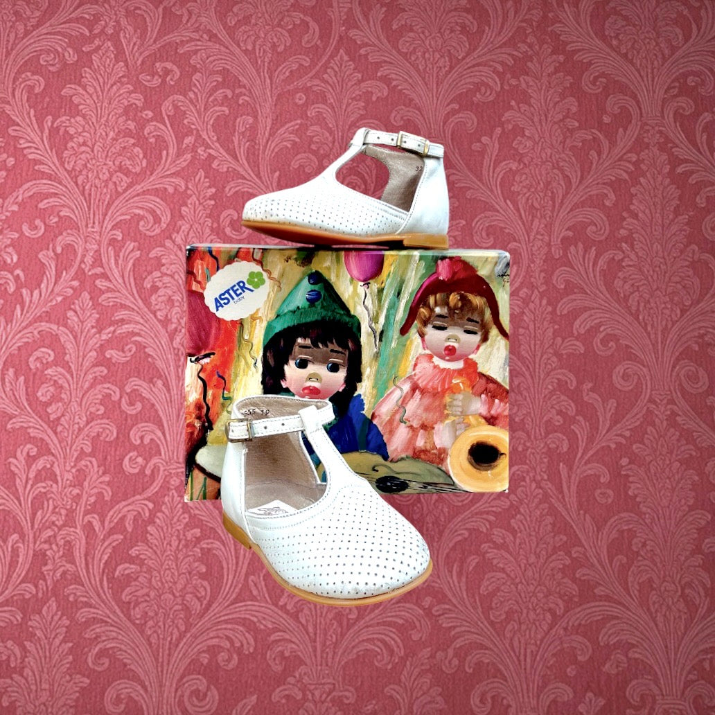 Chaussures Bébé ASTER Blanches Perforées Avec Boîte d’Origine Années 60
