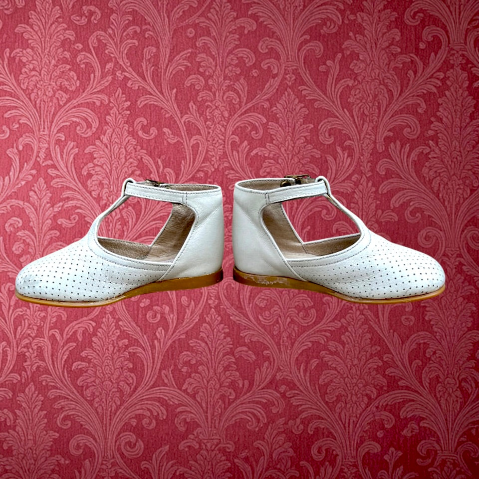 Chaussures Bébé ASTER Cuir Blanc Perforé Modèle Vigie Pointure 19 avec Boîte d’Origine - Années  60